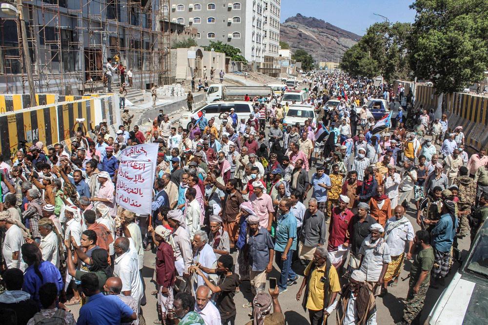 عدن تشهد منذ فترة احتجاجات شعبية تنديدا بتردي الوضع المعيشي