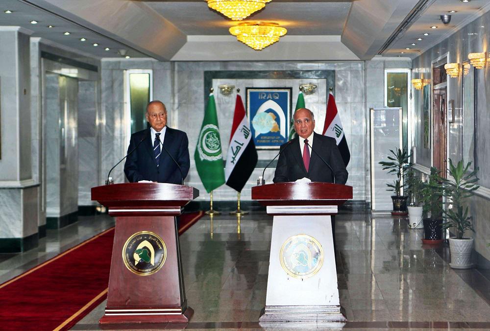 وزير الخارجية العراقي فؤاد حسين (يمين) في مؤتمر صحفي مع أبو الغيط ببغداد