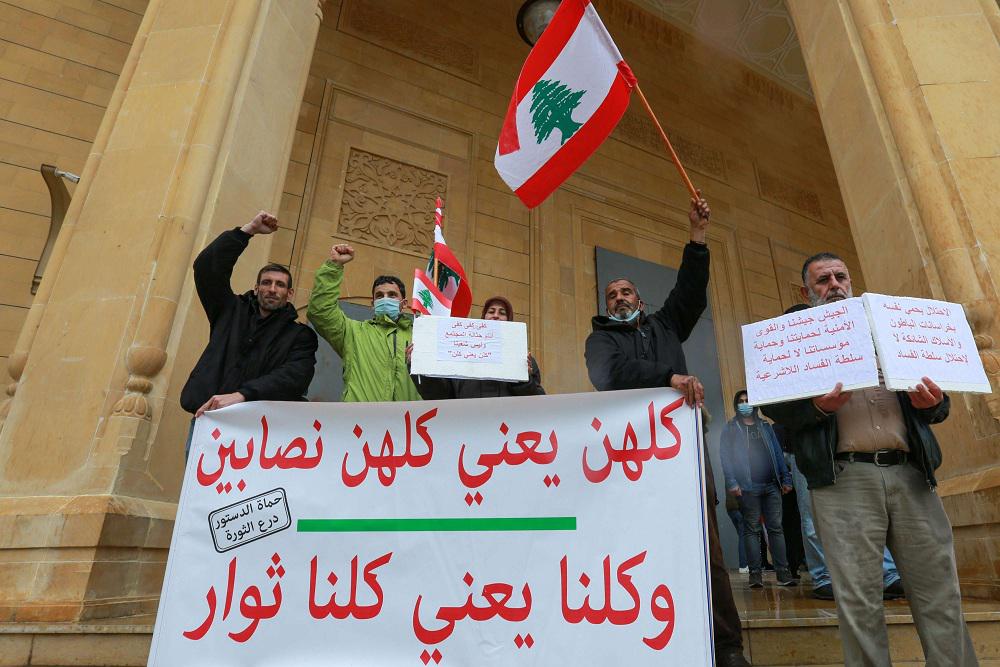 لبنان عالق في سوأ أزمة سياسية واقتصادية يدفع الشعب فاتورتها