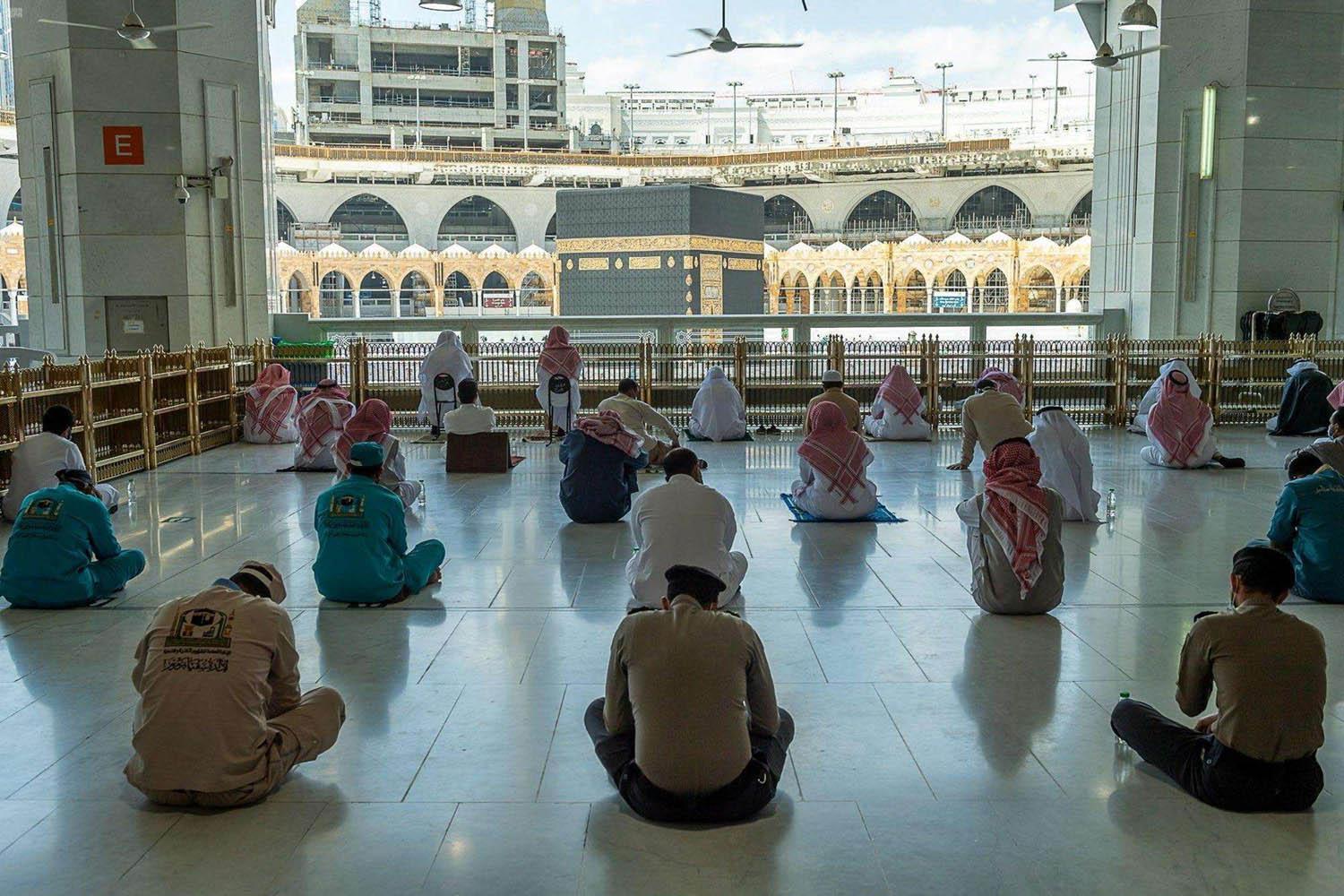 مصلون في مكة