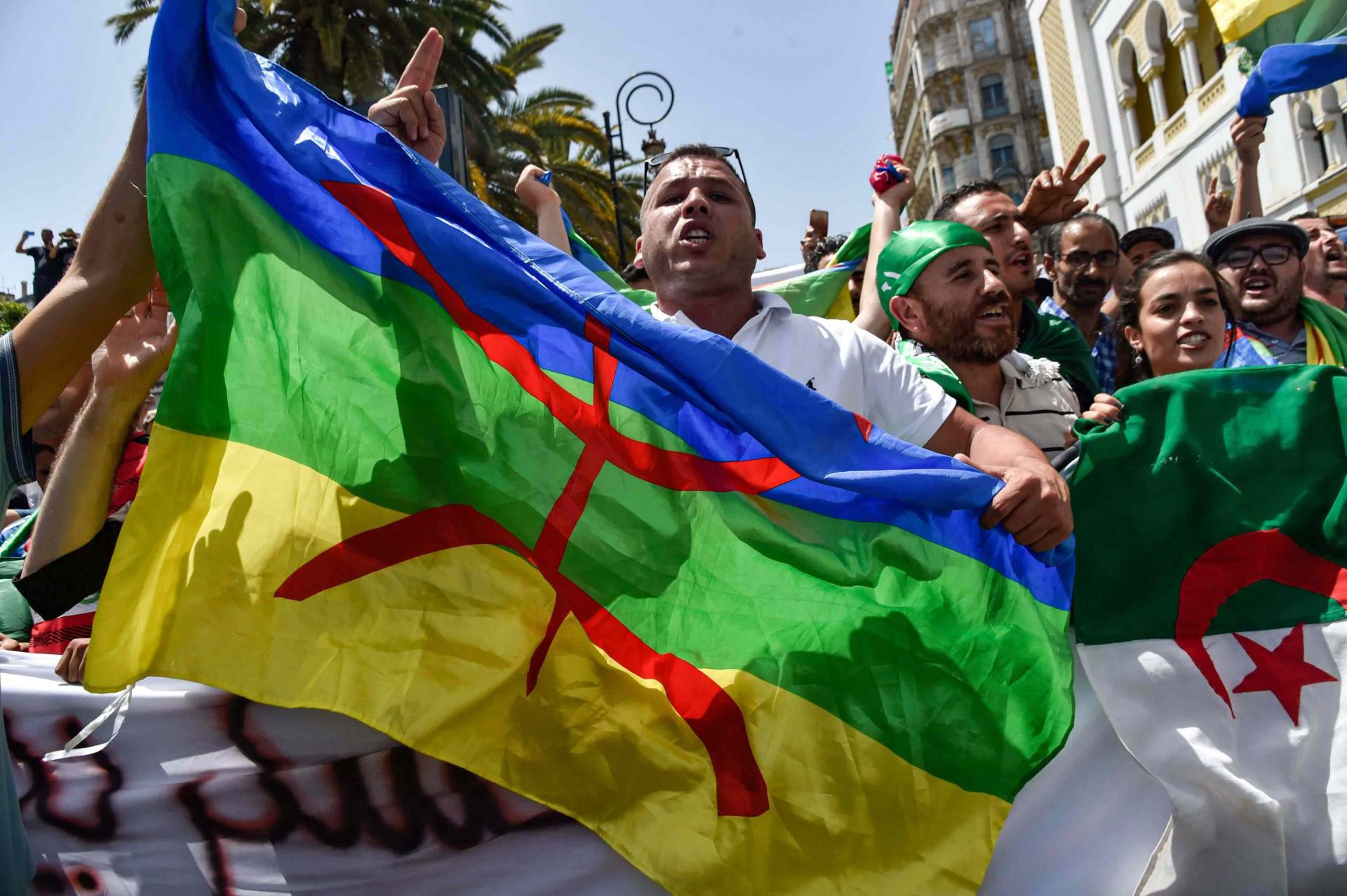 الامازيغ شاركوا بقوة في مسيرات الحراك الحزائري