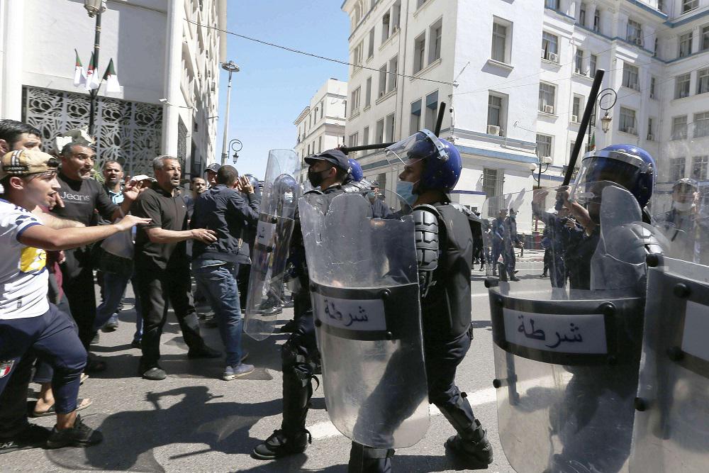 القمع يتفاقم في الجزائر