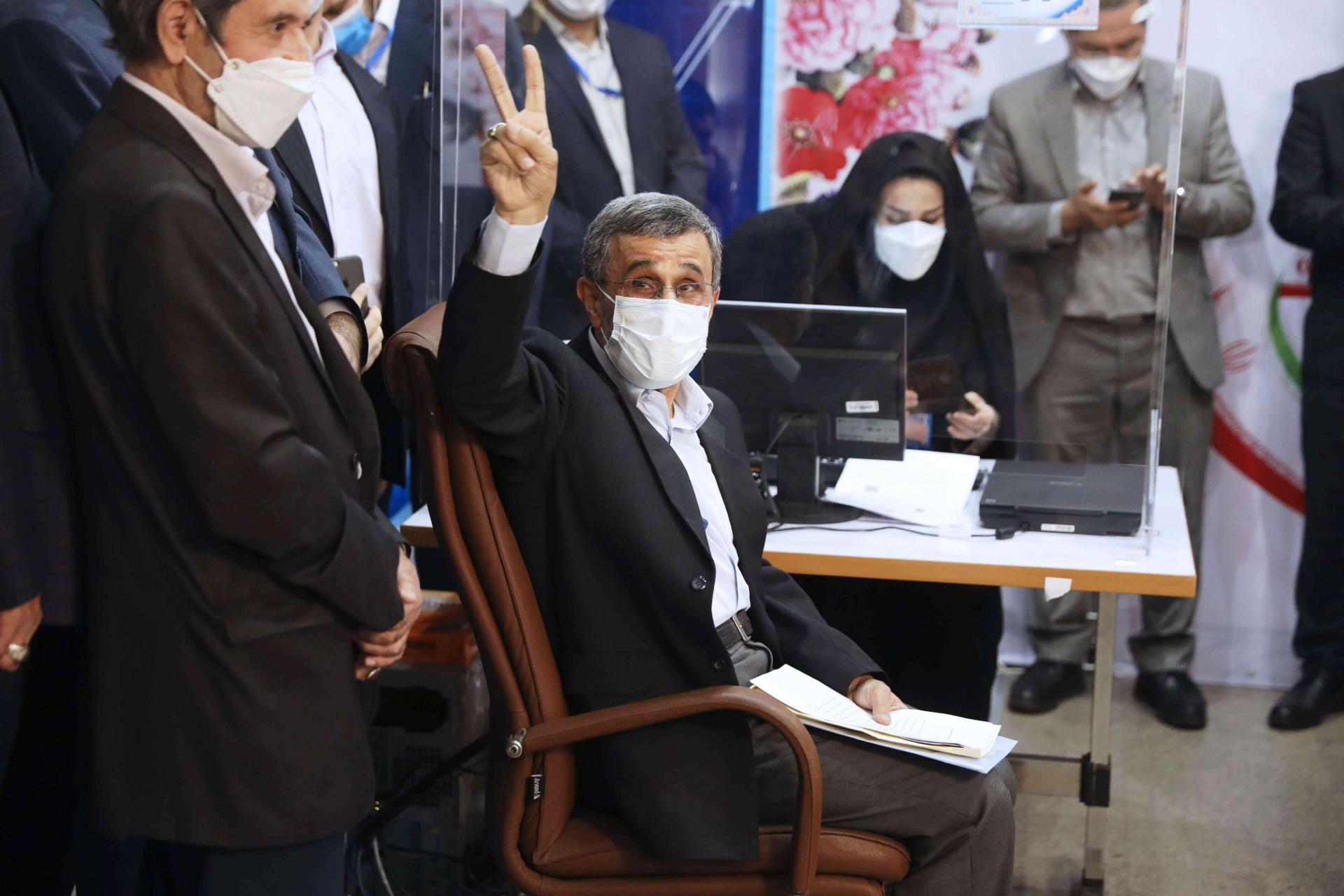 ترشح أحمدي نجاد لا يحظى بدعم المرشد علي خامنئي