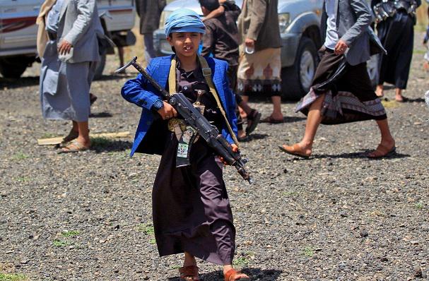 الحوثيون يستقدمون حشودا من المسلحين بينهم أطفال في محاولة لكسب معركة مأرب