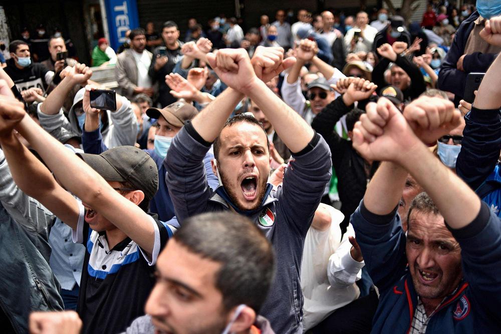منتقدو الحراك يعتبرون أنه بات يعتمد نهجا متشددا وأنه انحرف نحو التطرف
