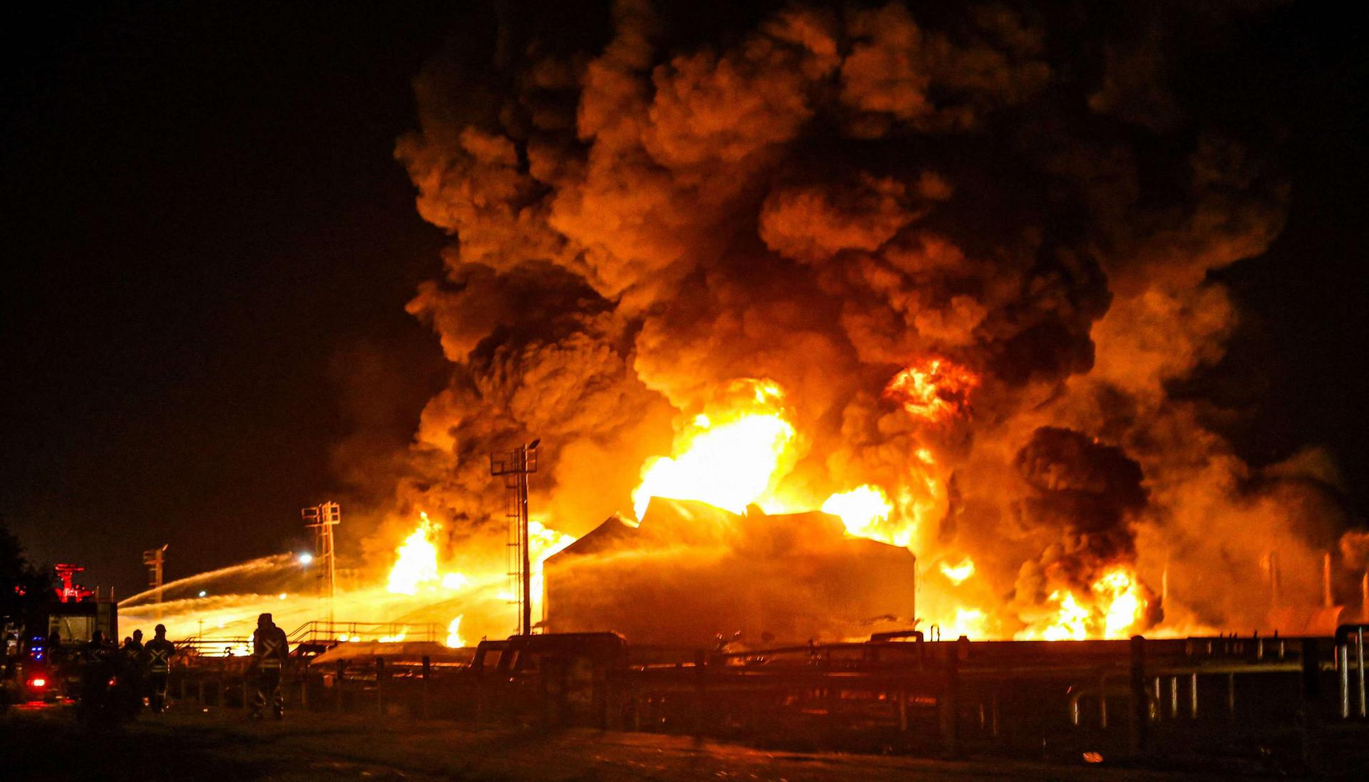 تواتر الحرائق في إيران يثير تساؤلات حول طبيعتها وتوقيتاتها