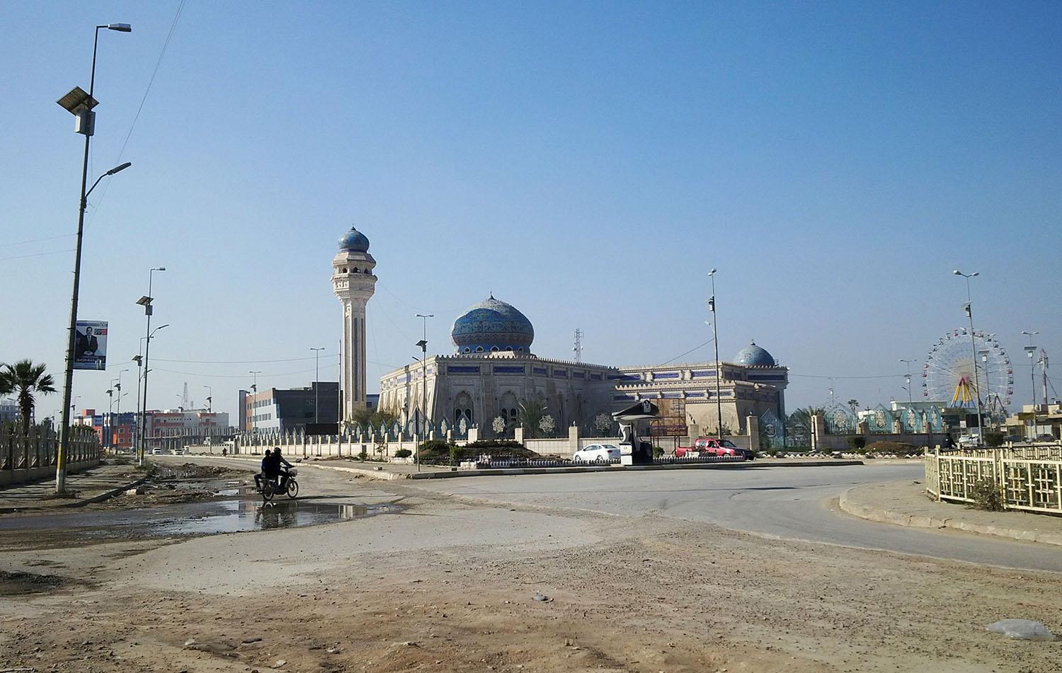 الرمادي من لون الصحراء والأنبار من "عنبار"