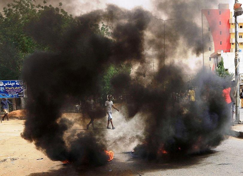 انكفاء إخوان السودان إلى الحاضنة الاجتماعية كان تحضيرا لإعادة تحريك الشارع ضد السلطة الانتقالية