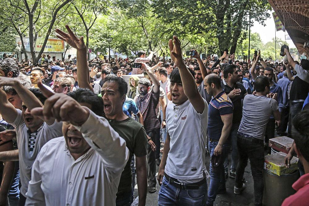 النظام الديني في إيران يعتمد القمع منهجا في اخماد أي تحرك شعبي