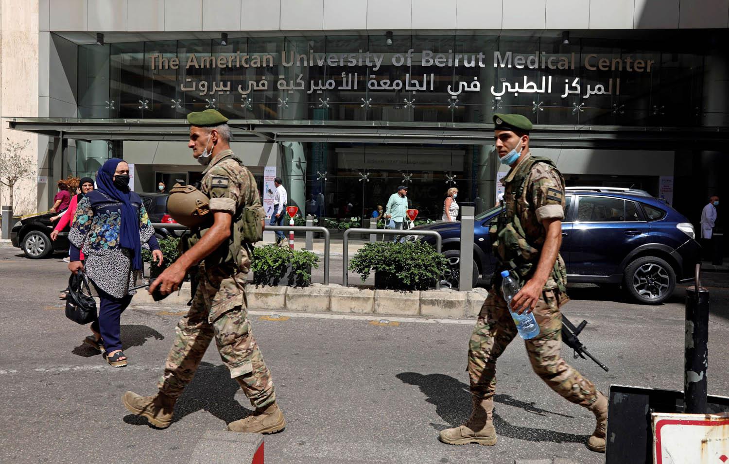 جنود لبنانيون في دورية وسط بيروت