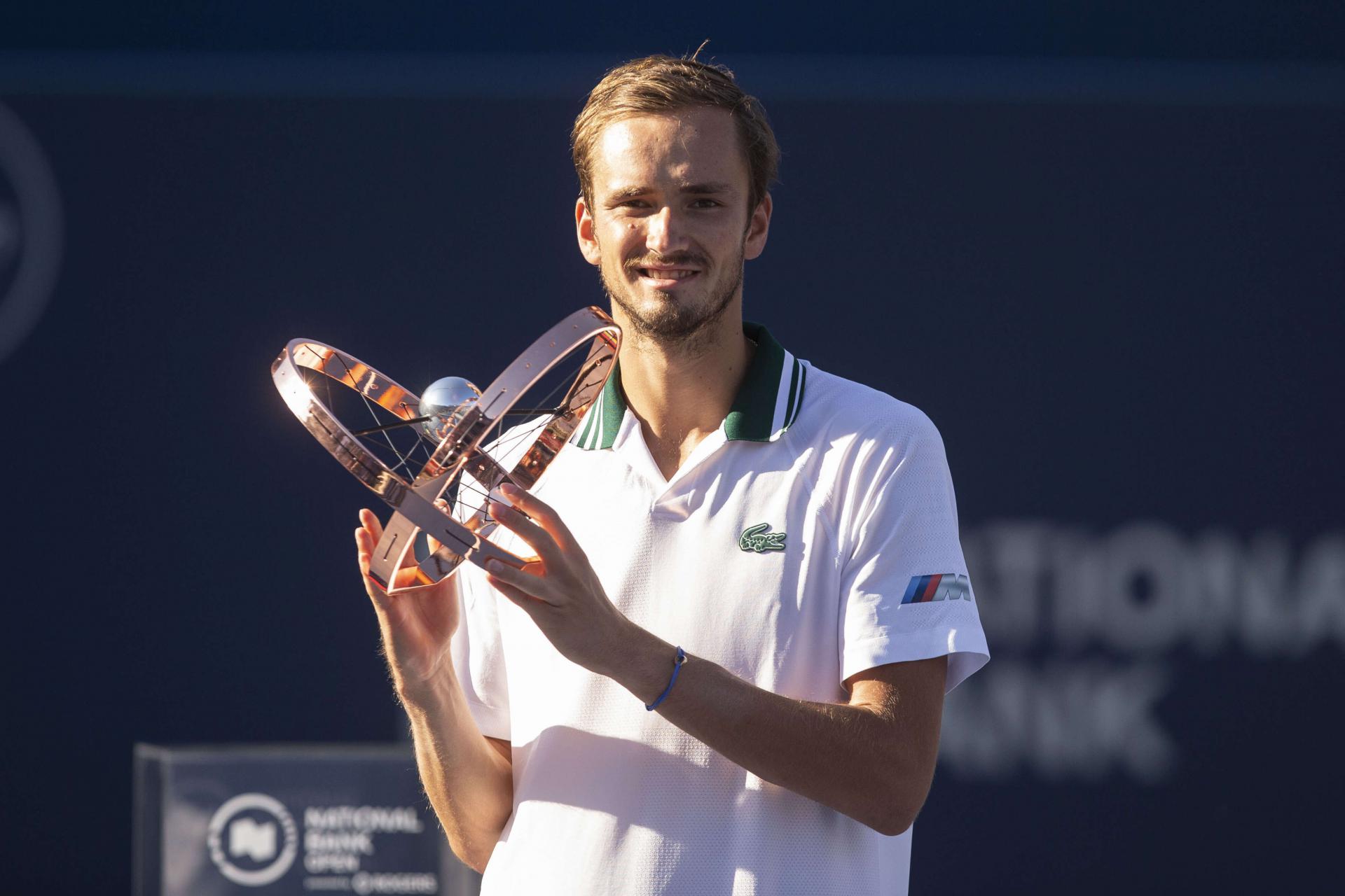 لاعب التنس الروسي يخوض خامس نهائي له في دورات الماسترز ألف نقطة