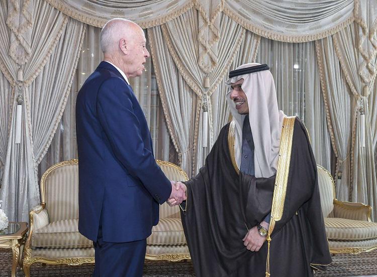 وزير الخارجية السعودي الامير فيصل بن فرحان والرئيس التونسي قيس سعيد
