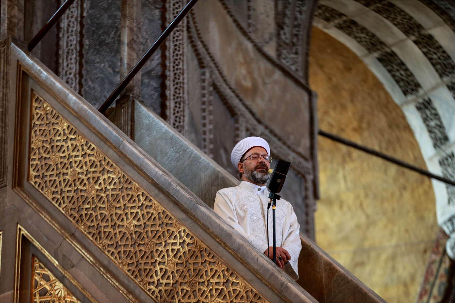 علي أرباش يؤم صلاة العيد في آيا صوفيا
