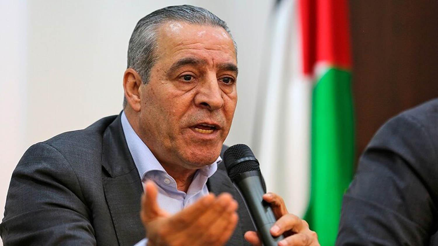 حسين الشيخ يعتبر أن السلطة في رام الله أحق بالأموال المصادرة