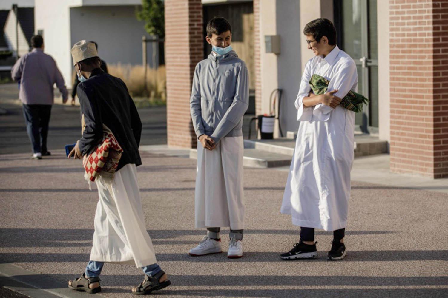 ماكرون يعد "بإسلام فرنسي"