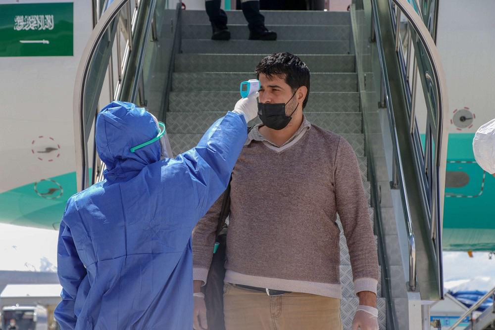 السعودية تشهد انخفاضا ملحوظا في أعداد الإصابات بكورونا