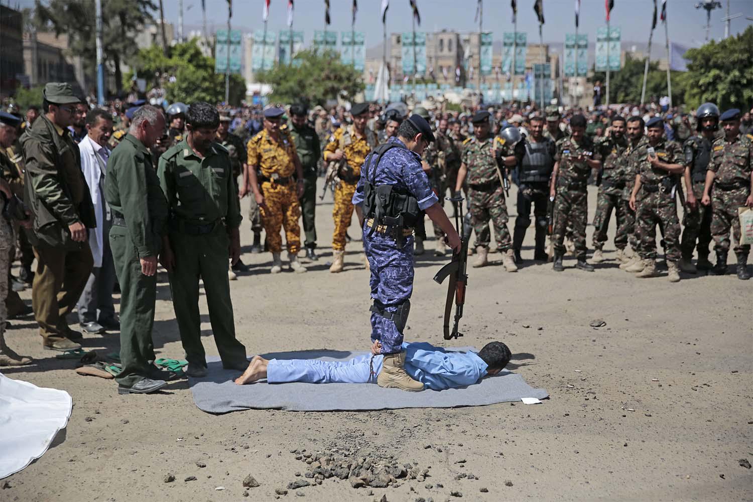 Houthi rebels publicly executed the nine by firing squad