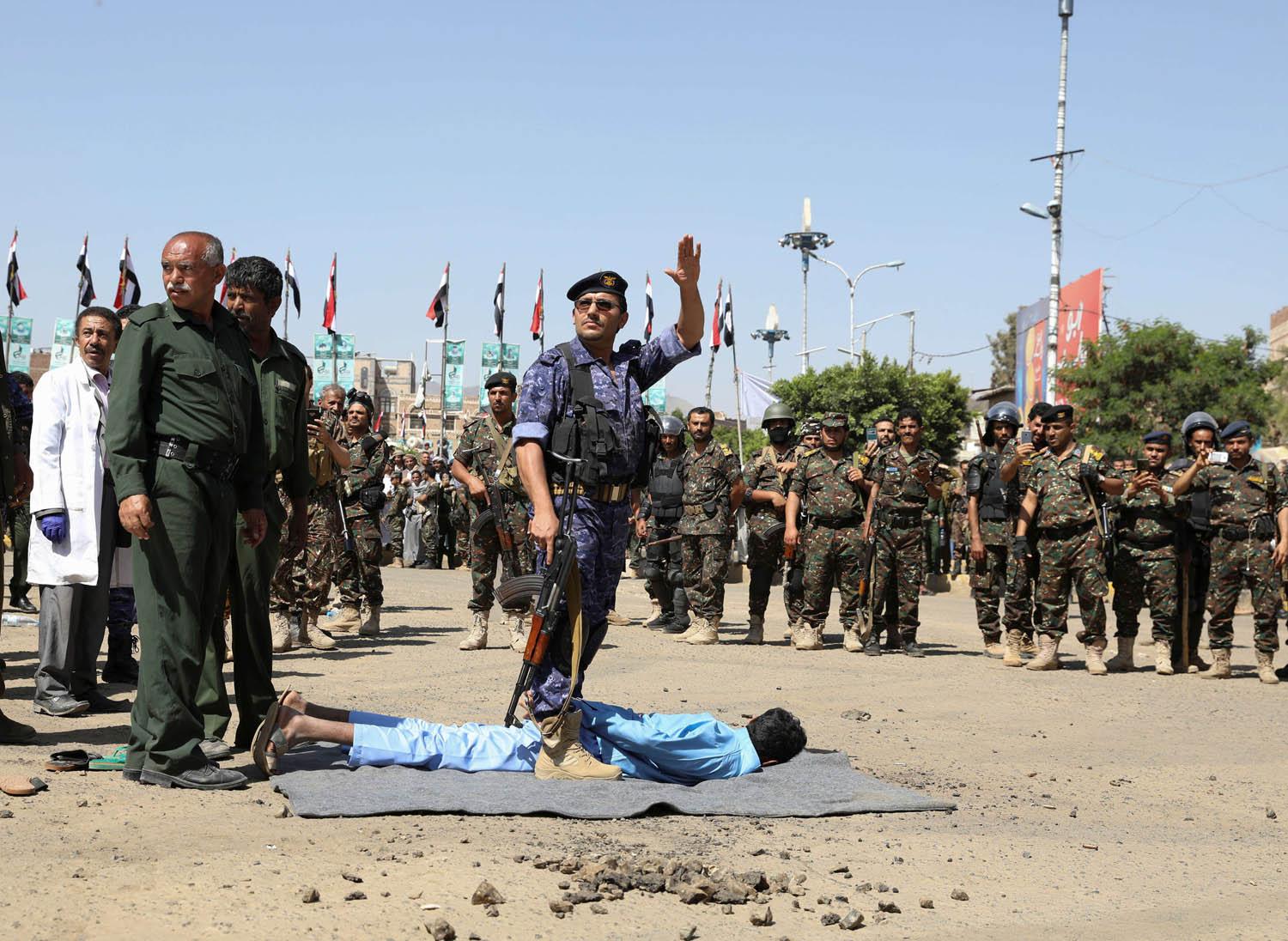 حوثيون ينفذون الاعدام بمتهمين بالمساعدة في اغتيال أحد قادة الحركة