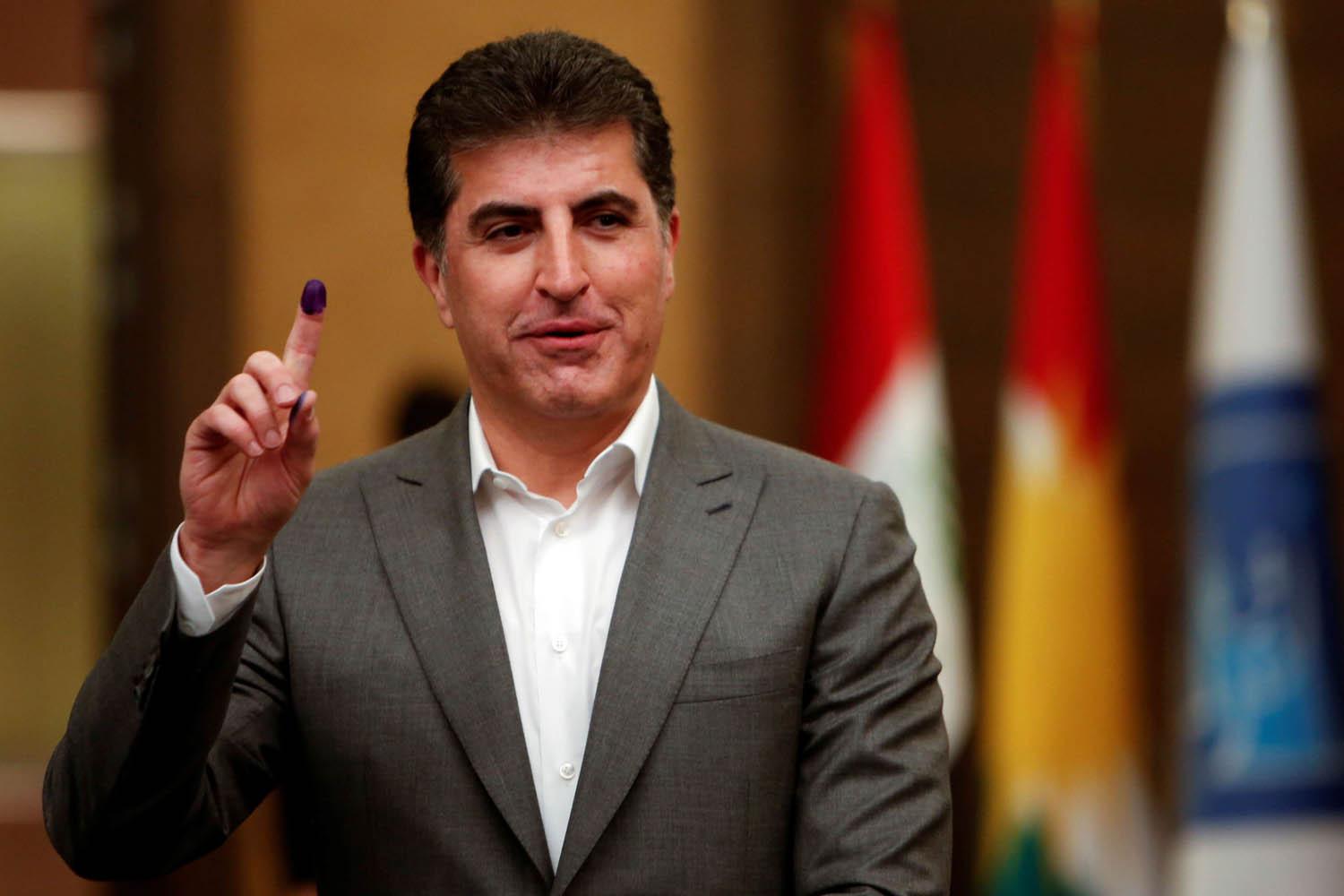 الرئيس الكردي نيجيرفان بارزاني خلال التصويت في انتخابات 2021