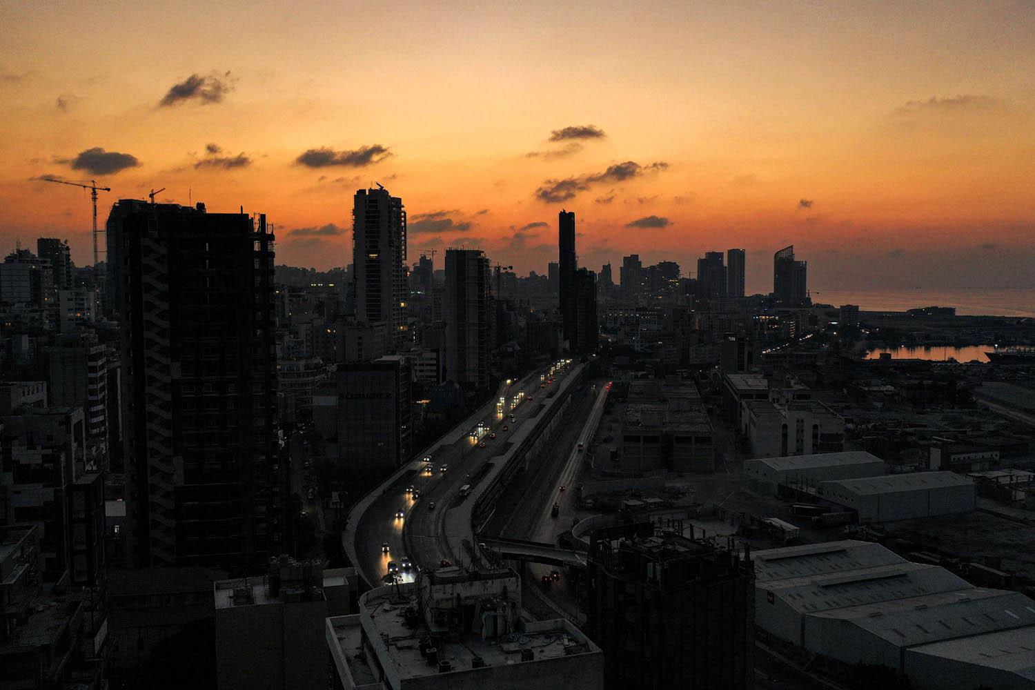 بيروت تغط في الظلام بعد قطع الكهرباء