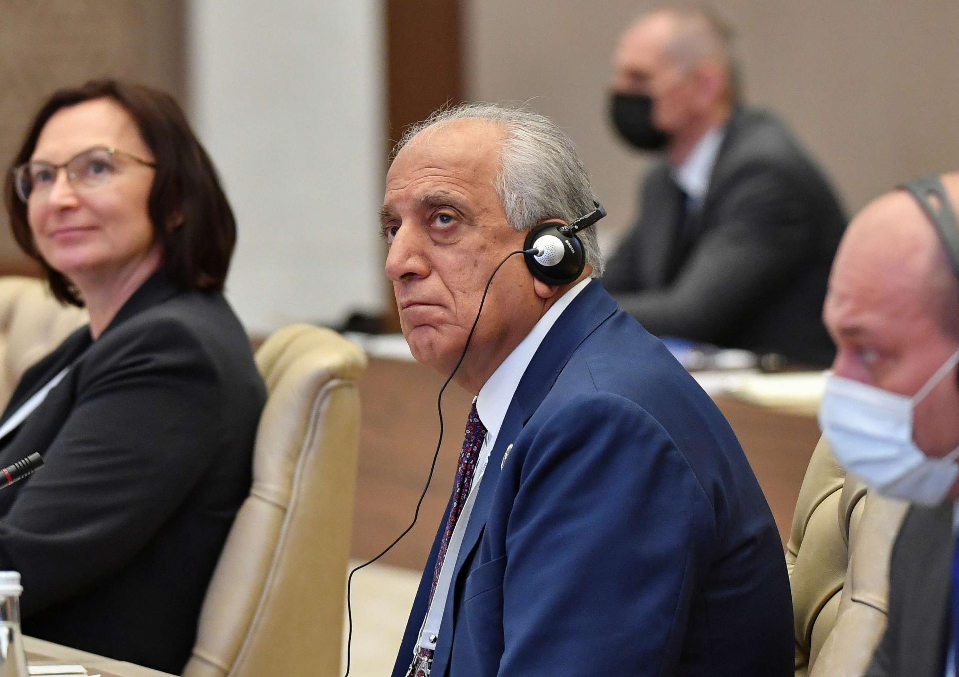 زلماي خليل زاد يخرج عن صمته بعد أن حملة البعض المسؤولية عن الانسحاب الفوضوي من أفغانستان