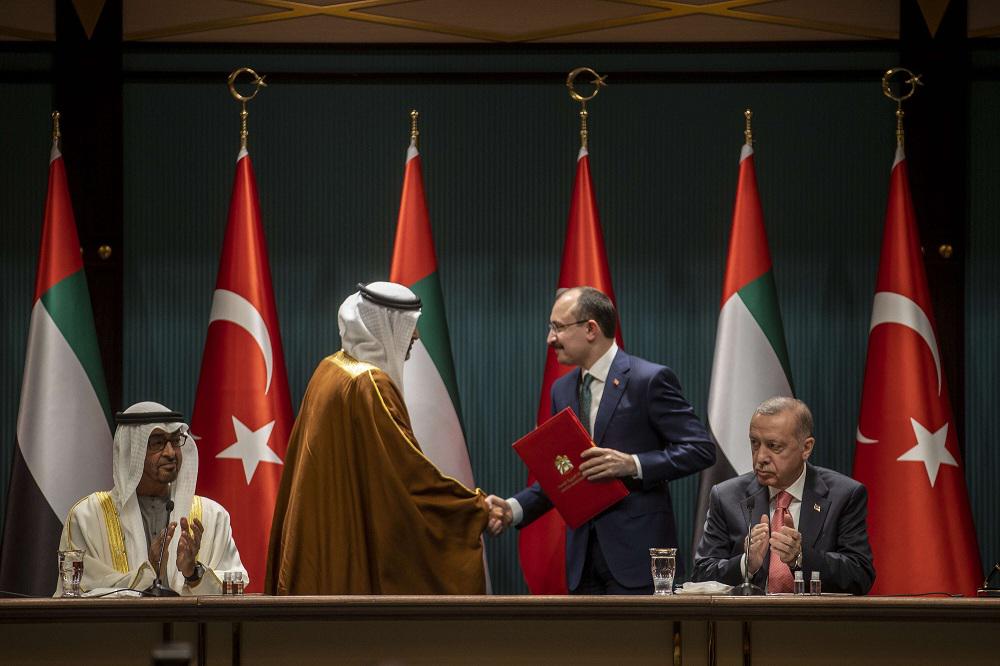تركيا والإمارات توقعان في مراسم حضرها ولي عهد ابوظبي والرئيس التركي حزمة اتفاقيات اقتصادية