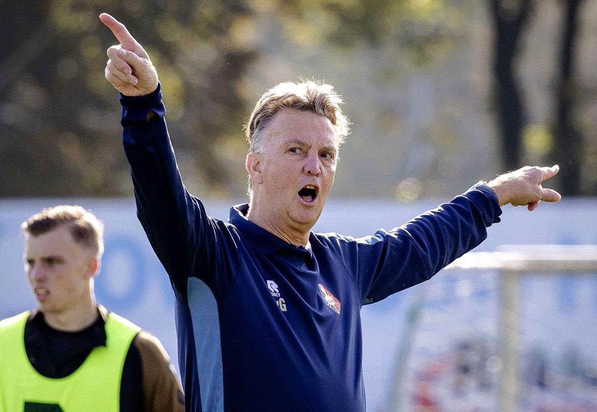 المدرب 'المحك' يضع منتخب بلاده على مشارف التأهل إلى نهائيات كأس العالم