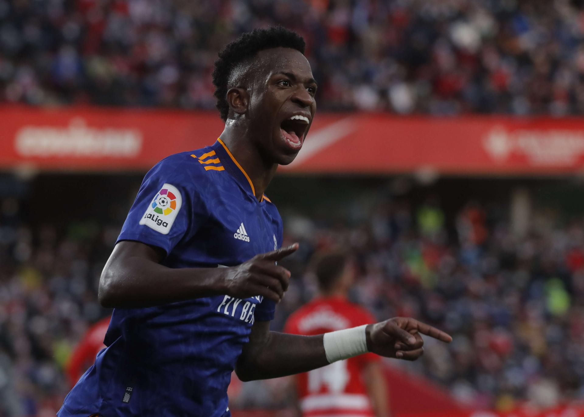 ريال ينتزع صدارة مجموعته