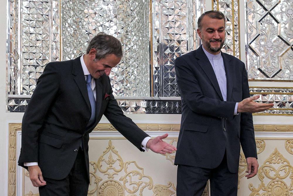 غروسي يريد تهدئة التوترات قبل استئناف مفاوضات نووية مرتقبة غير مباشرة بين طهران وواشنطن في فيينا