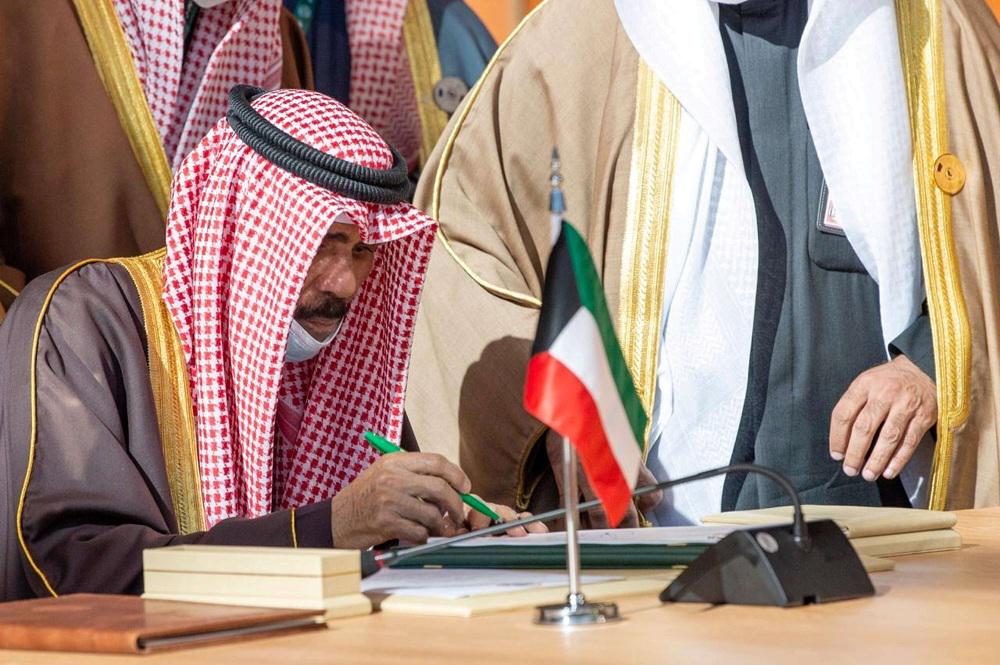 أمير الكويت يوكل إلى ولي عهده بعضا من مهامه