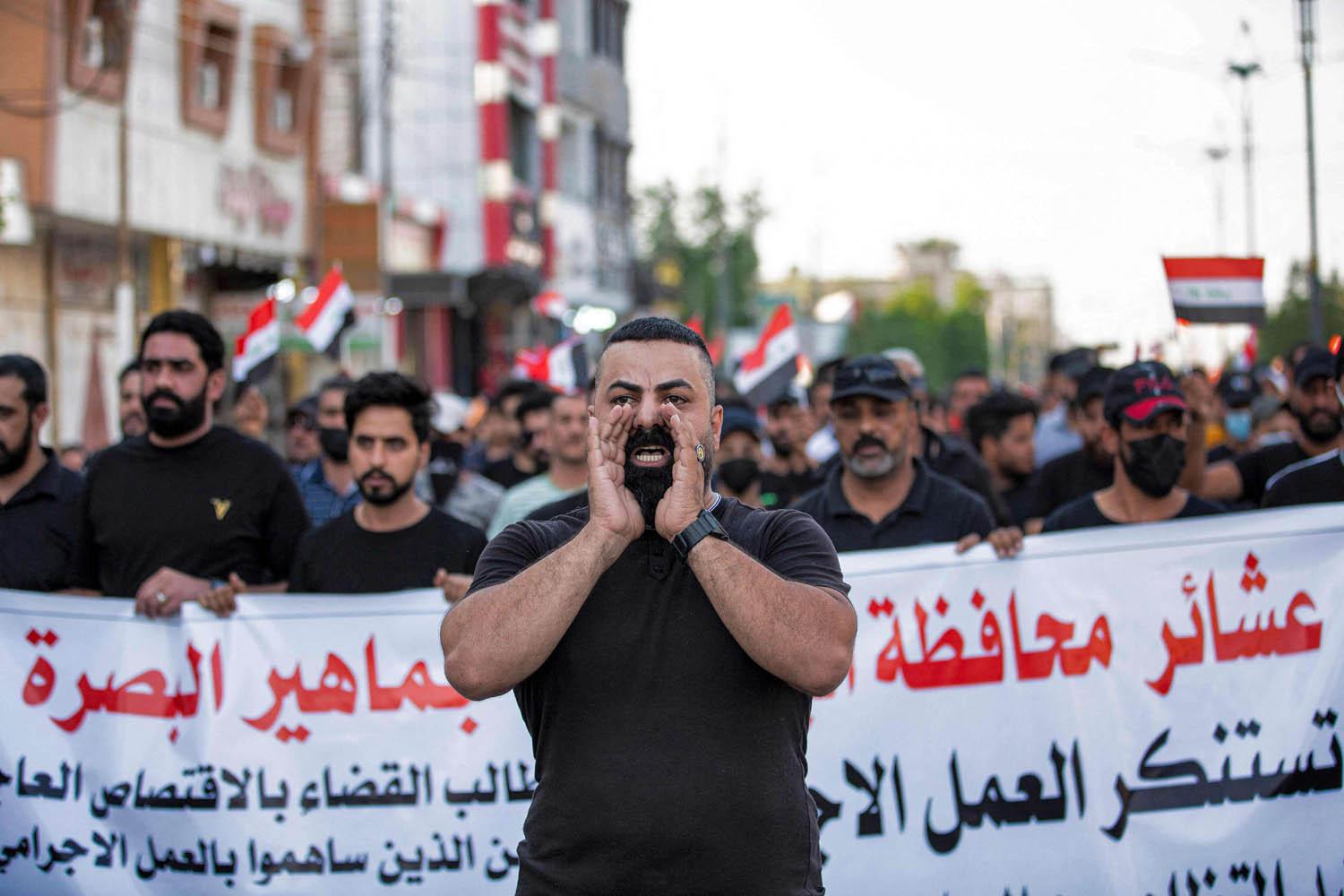 متظاهرون من الحشد الشعبي في البصرة