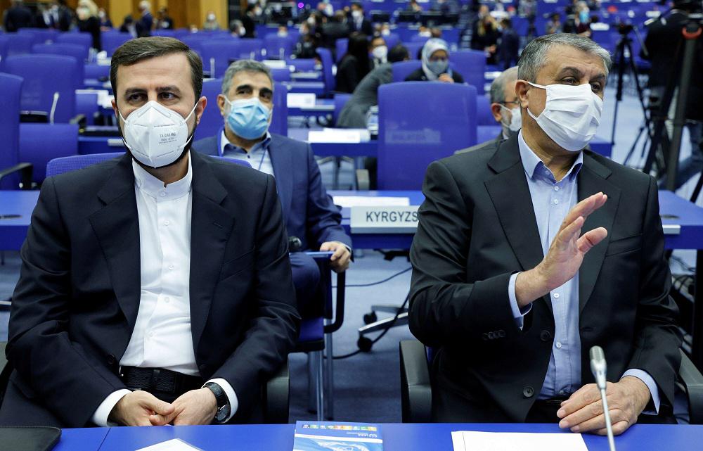 وفد إيران المفاوض يركز على رفع العقوبات أولا