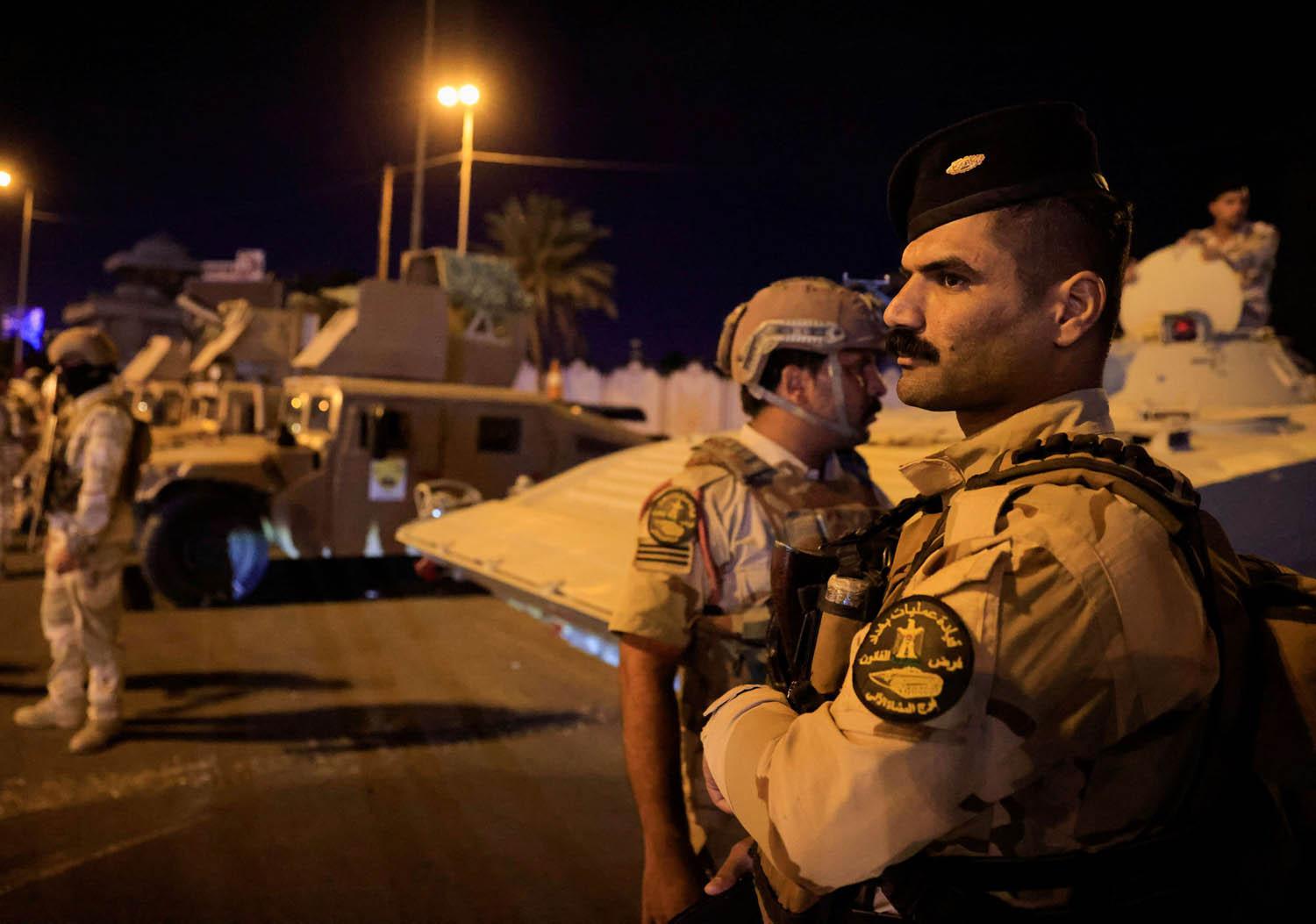 قوات من الجيش العراقي تنتشر وسط بغداد بعد محاولة اغتيال الكاظمي
