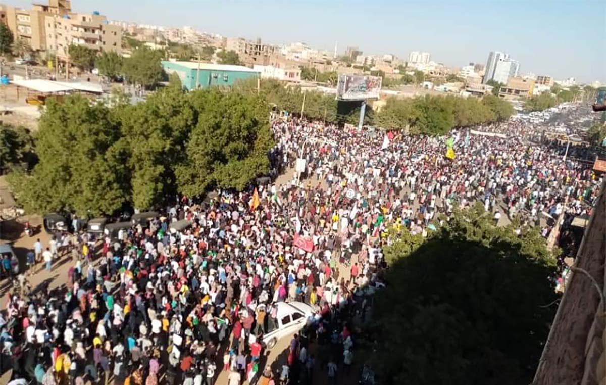 “The people want to bring down the regime,” shouted the protesters