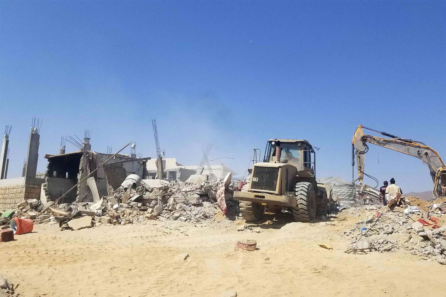 A Houthi ballistic missile struck the house of a key tribal leader in al-Aumd on October 28