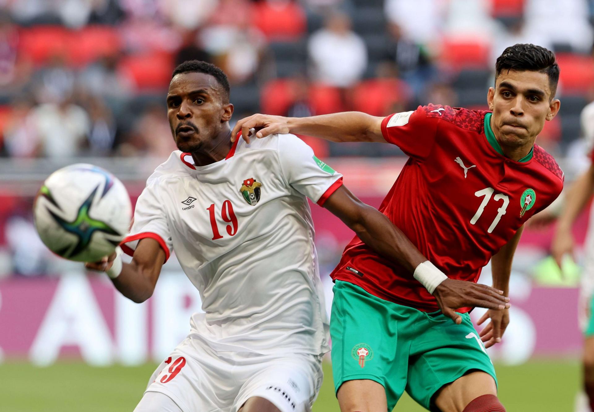 جمع أكبر قدر ممكن من المعلومات عن أداء كل لاعب 