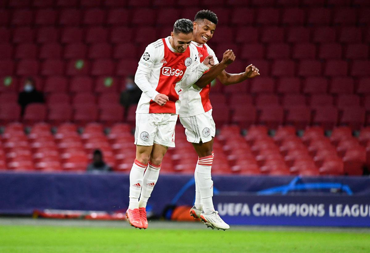 الفوز السادس تواليا لأياكس