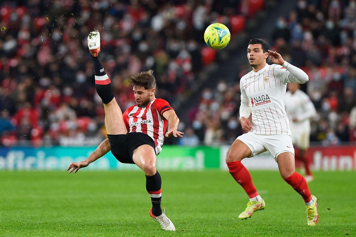  إشبيلية ينتزع فوزا صعبا