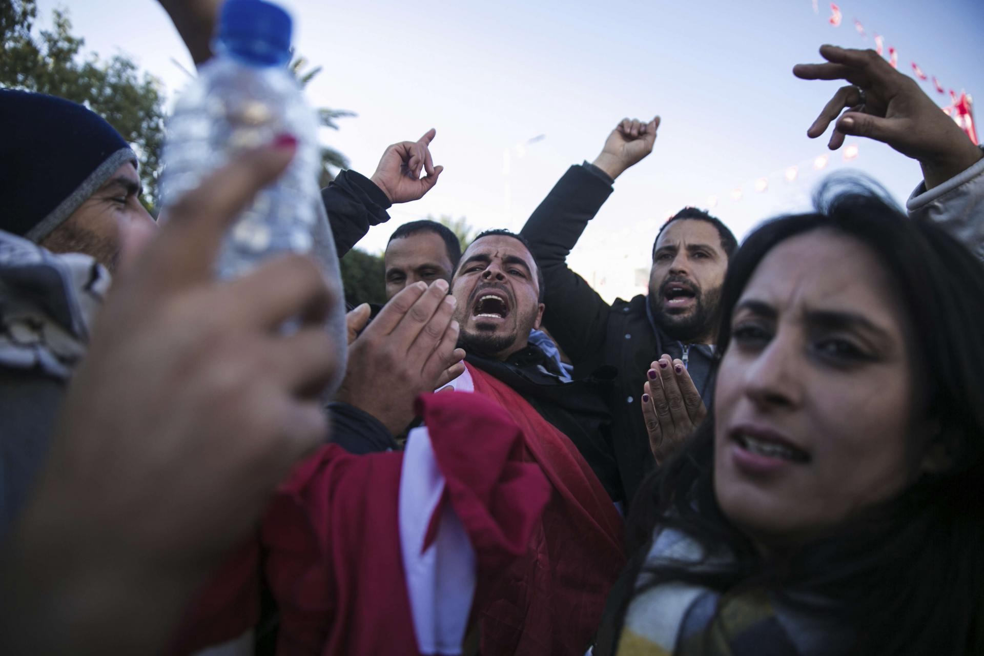 احتجاجات يقودها العاطلون عن العمل