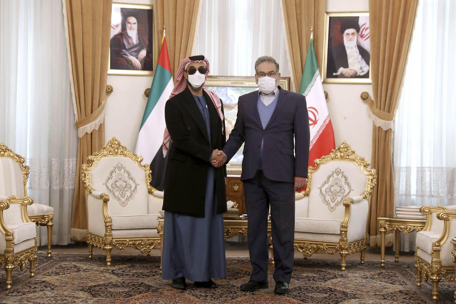 مستشار الأمن الوطني في الإمارات الشيخ طحنون بن زايد مع مستشار الأمن القومي الإيراني علي شمخاني في طهران