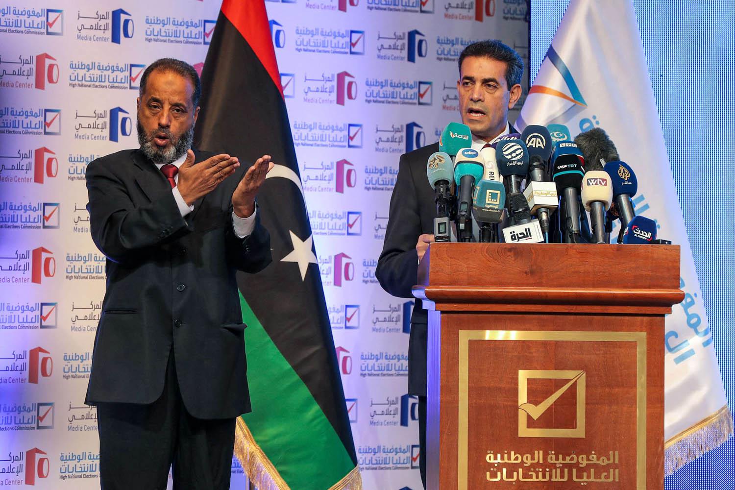 عماد السايح رئيس المفوضية العليا للانتخابات في ليبيا في مؤتمر صحفي بطرابلس