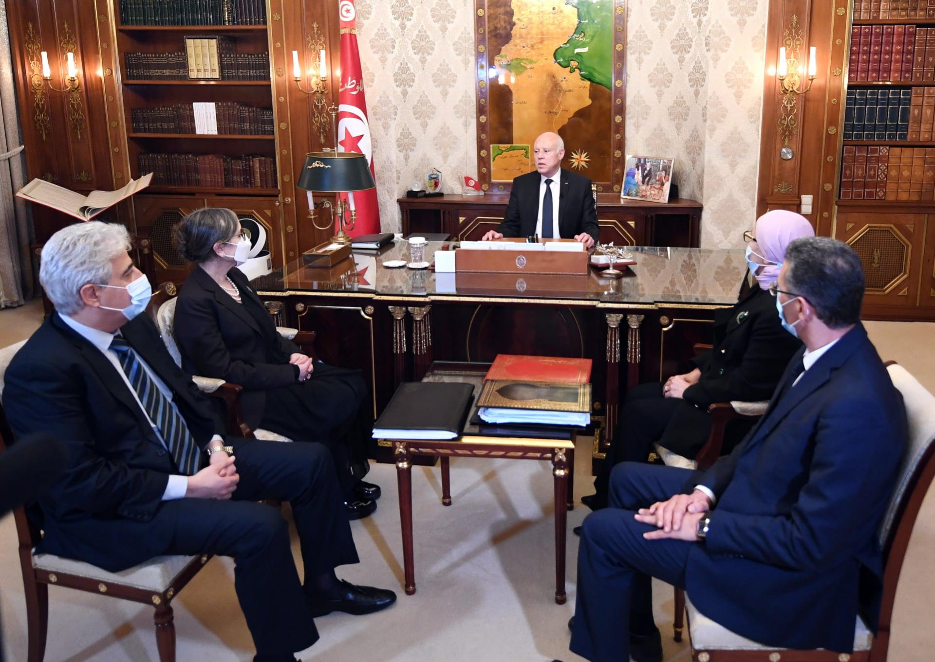 قيس سعيد يؤكد ان ممارسات بعض السياسيين ترتقي إلى مرتبة الجريمة والجناية