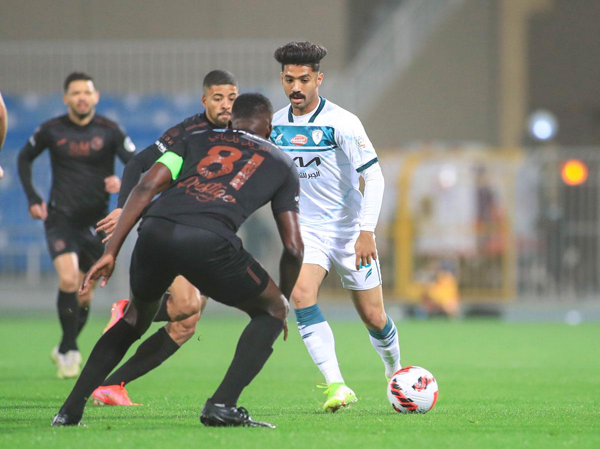 الفريق 'النموذجي' ينتفض مع مدربه الجديد دونيس من حسابه على تويتر