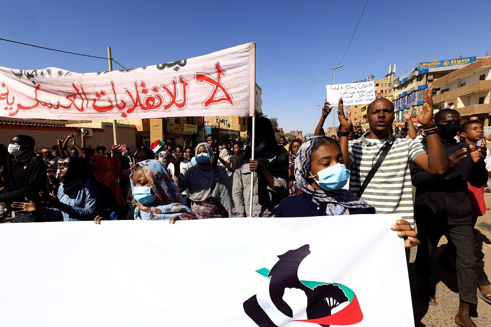 السودانيون يصرون على العودة الى الحكم المدني
