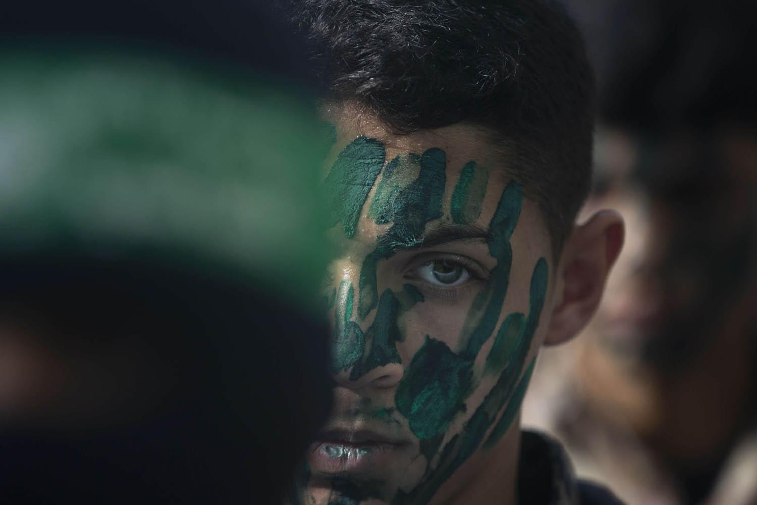 طفل فلسطيني في حفل ذكرى تأسيس حماس في غزة