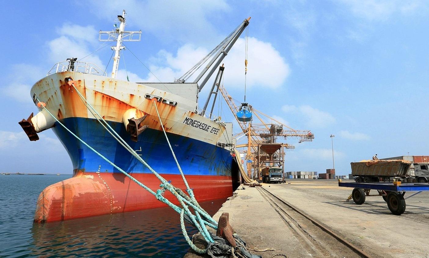 الحوثيون تحولوا الى قراصنة يستهدفون السفن جنوب البحر الاحمر