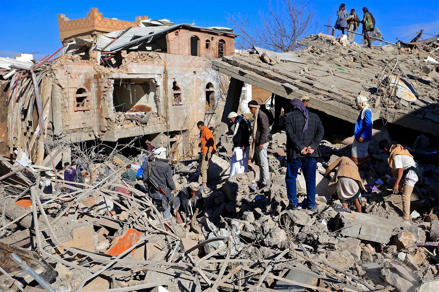 An air strike killed about 14 people in Sanaa