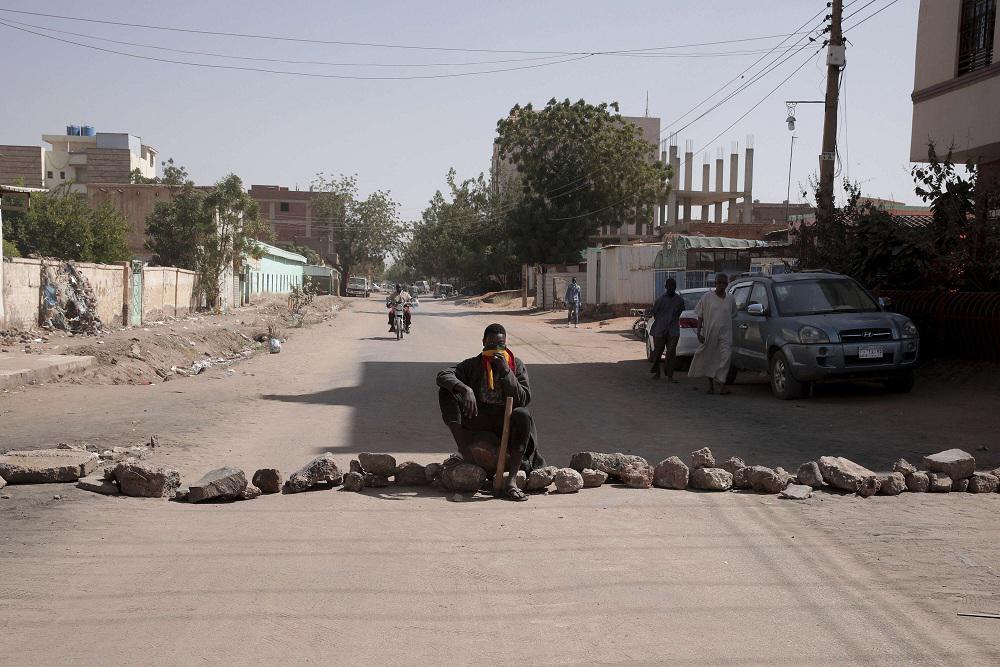 الوضع يزداد تعقيدا في السودان مع استمرار طرفي الأزمة في التصعيد