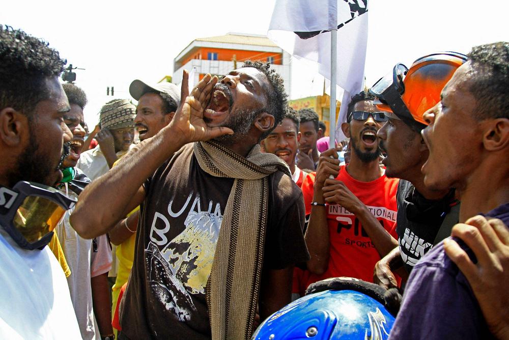 الاحتجاجات ضد العسكر في السودان تأخذ منحى تصعيديا