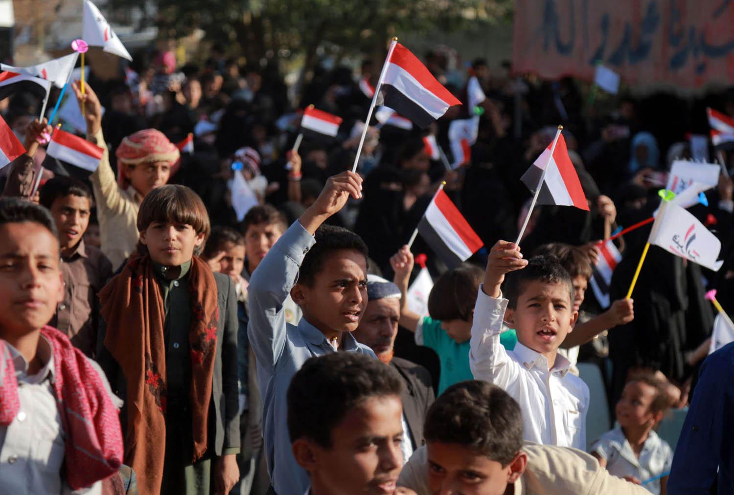 اطفال في مأرب يحتفلون بذكرى 11 فبراير